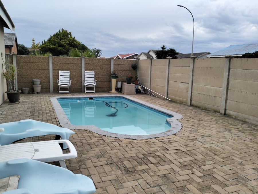 3 Bedroom Property for Sale in Wavecrest Eastern Cape